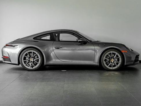 Certified 2025 Porsche 911 Carrera image 8