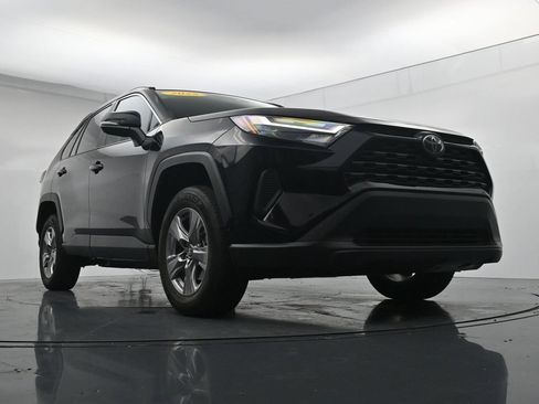 Used 2025 Toyota RAV4 XLE AWD/4WD image 32