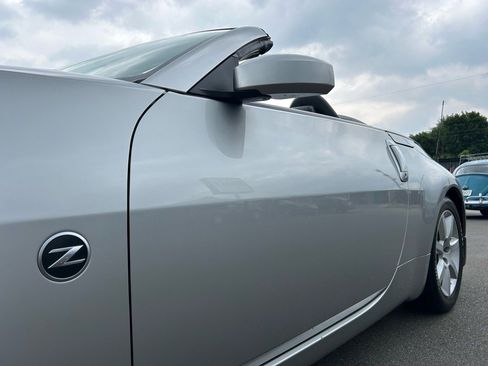 Used 2005 Nissan 350Z Touring image 13