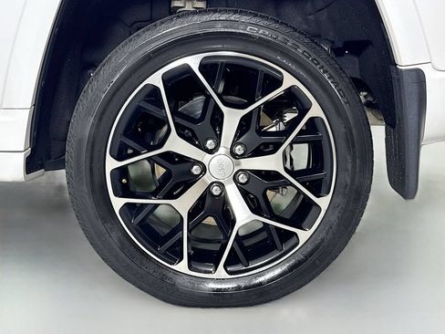 Used 2022 Jeep Grand Cherokee Summit AWD/4WD image 11
