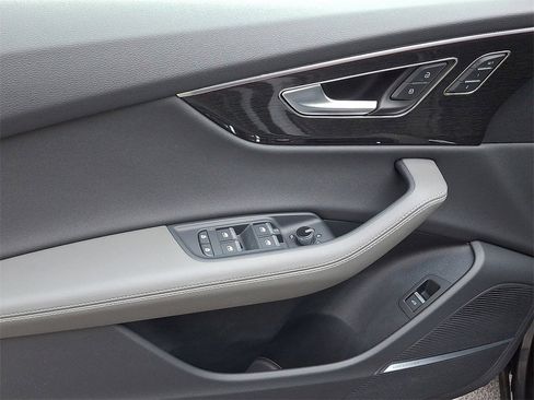 Certified 2025 Audi Q8 Premium Plus image 17