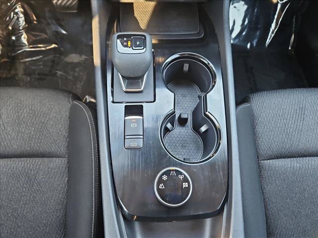 Used 2024 Nissan Rogue SV AWD/4WD image 12