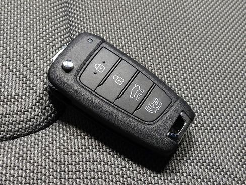 Used 2024 Hyundai Elantra SE FWD image 32