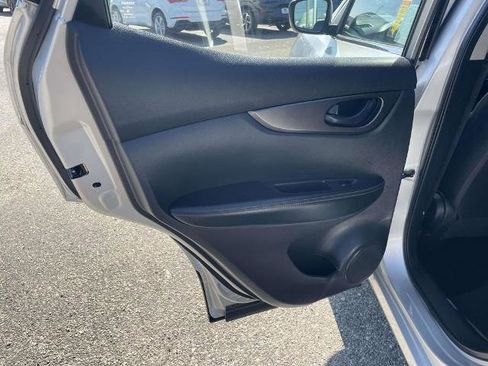 Used 2021 Nissan Rogue Sport S image 19