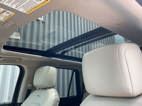 Used 2021 Ford Expedition Platinum AWD/4WD image 10