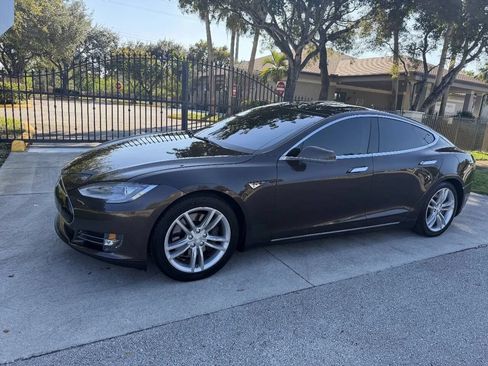 Used 2013 Tesla Model S RWD image 1