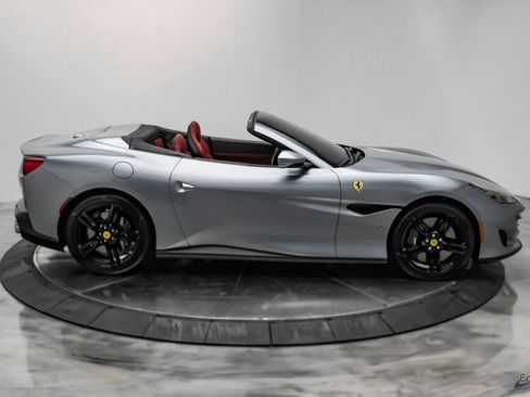 Used 2019 Ferrari Portofino image 25