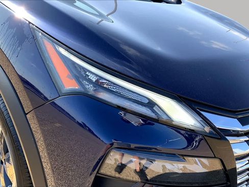 Used 2025 Nissan Rogue SV FWD image 28