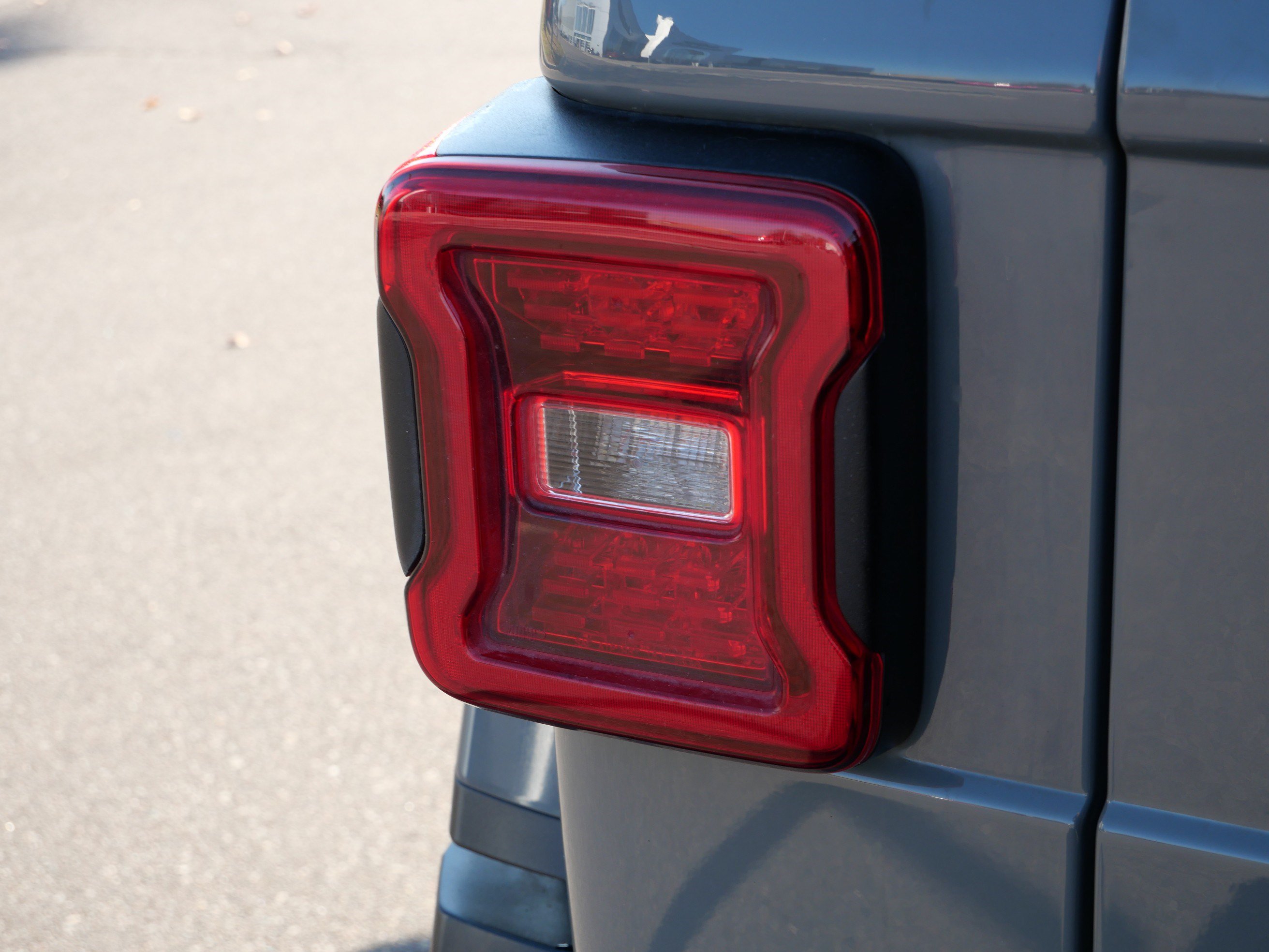 Used 2022 Jeep Wrangler Unlimited Rubicon w/ LED Lighting Group AWD/4WD image 17