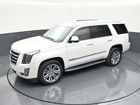 Used 2020 Cadillac Escalade 2WD image 12