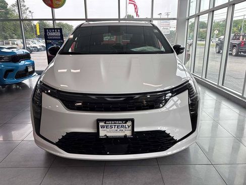 New 2027 Chrysler Pacifica Select FWD image 2