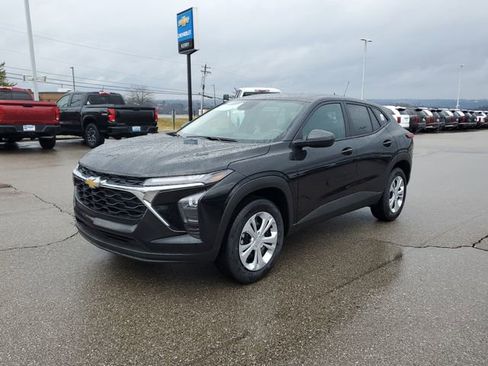 New 2026 Chevrolet Trax LS image 2