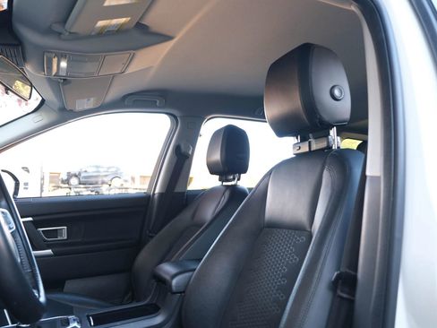 Used 2019 Land Rover Discovery Sport SE image 18