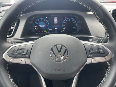 Certified 2025 Volkswagen Atlas Cross Sport SE w/ Panoramic Sunroof Package FWD image 10