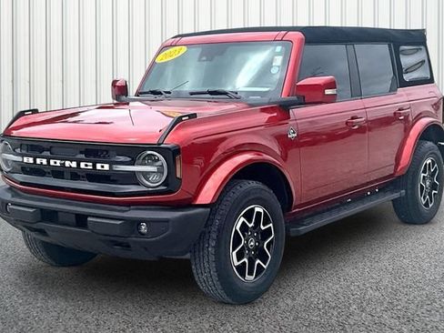 Used 2023 Ford Bronco Outer Banks AWD/4WD image 2