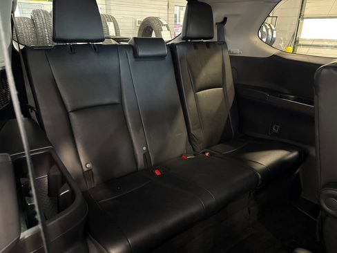 Used 2025 Toyota Grand Highlander AWD image 17