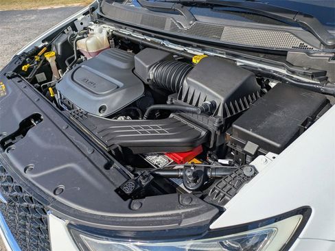 Used 2024 Chrysler Pacifica Touring-L image 31