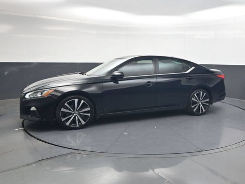 Used 2021 Nissan Altima 2.5 SR w/ SR Premium Package FWD image 12