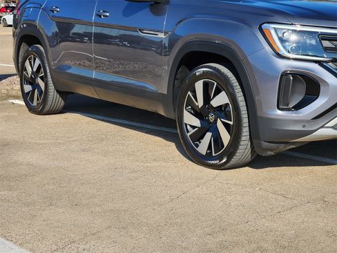 Used 2025 Volkswagen Atlas Cross Sport SE image 11