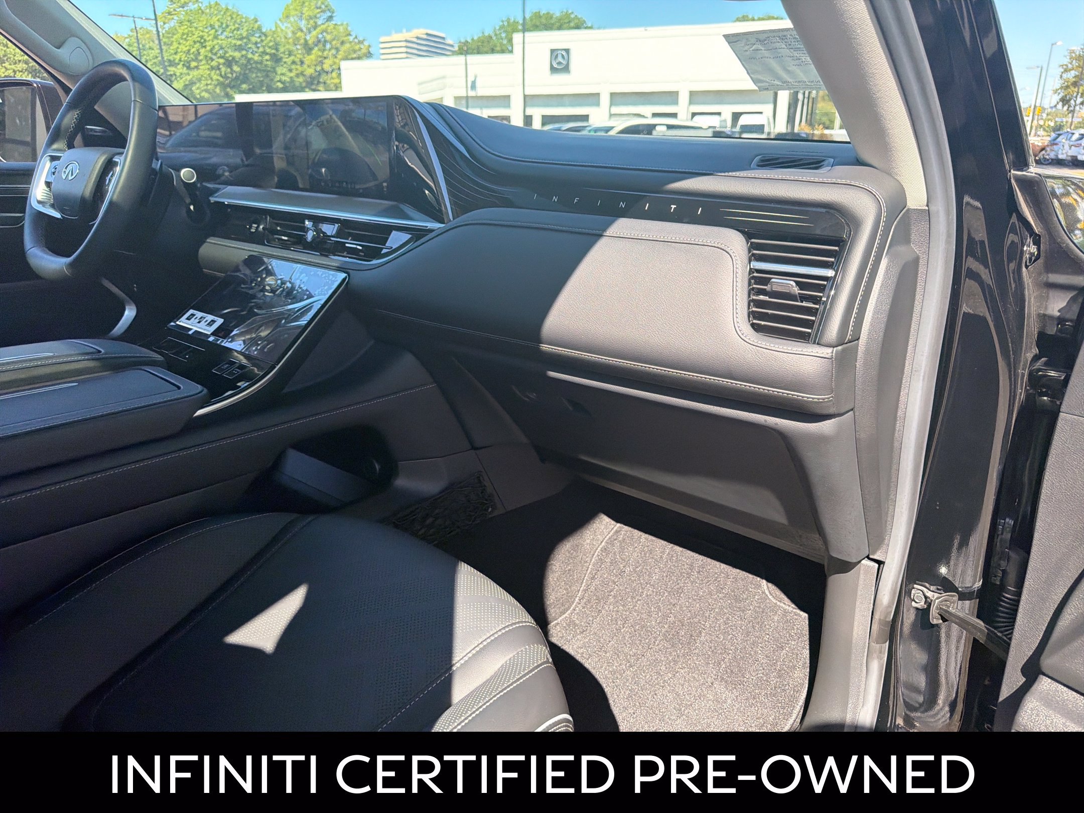 Certified 2026 INFINITI QX80 Luxe RWD image 39