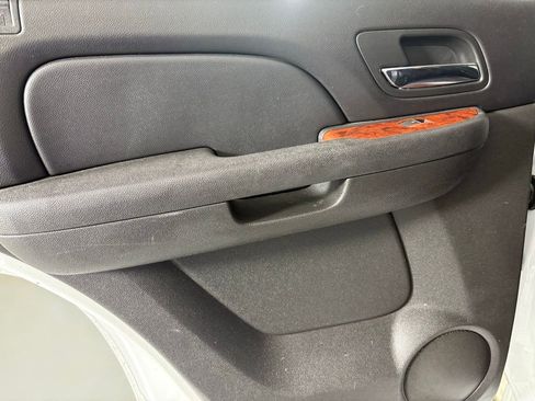 Used 2011 GMC Yukon SLE image 32