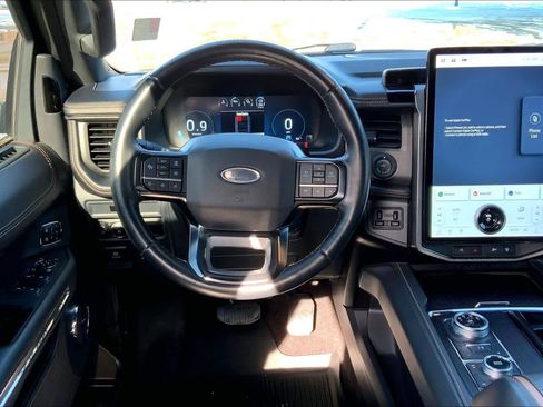 Used 2022 Ford Expedition Platinum image 6