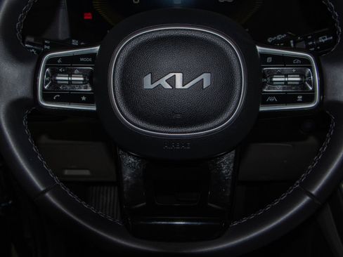 Used 2026 Kia Carnival EX image 12