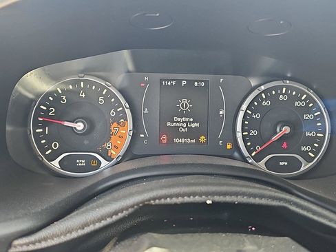 Used 2016 Jeep Renegade Latitude image 1