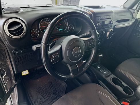 Used 2016 Jeep Wrangler Rubicon w/ Power Convenience Group AWD/4WD image 24