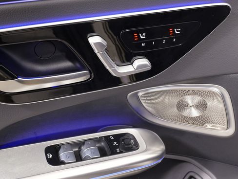 Used 2024 Mercedes-Benz CLE 300 4MATIC Cabriolet image 28