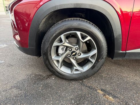 Used 2025 Chevrolet Trax LT image 28