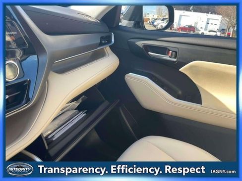 Certified 2023 Toyota Highlander XLE image 33