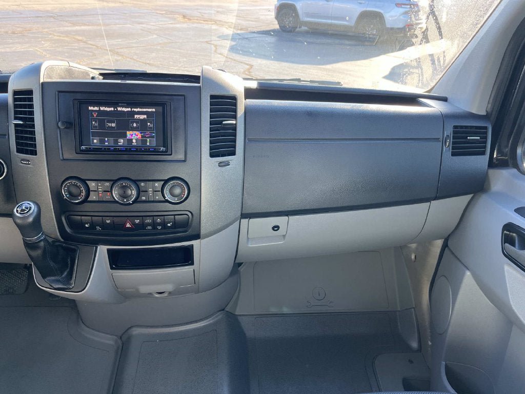 Used 2015 Mercedes-Benz Sprinter 2500 image 11
