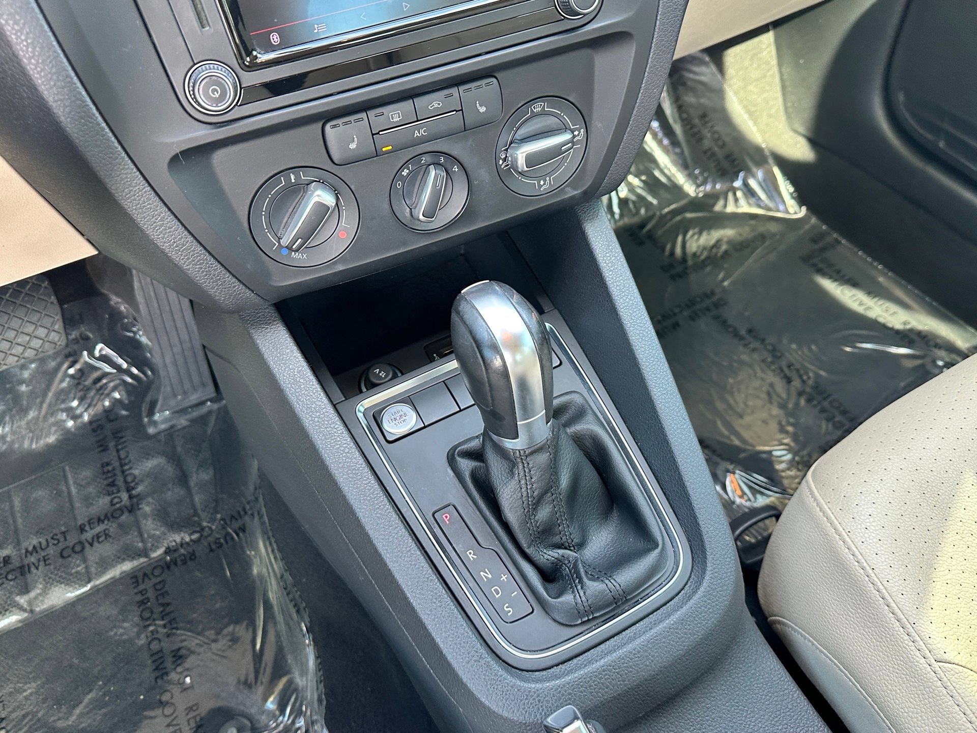 Used 2017 Volkswagen Jetta SE FWD image 25