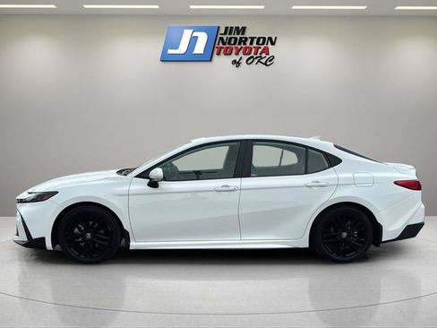 Used 2026 Toyota Camry SE w/ Multimedia Upgrade Package FWD image 8
