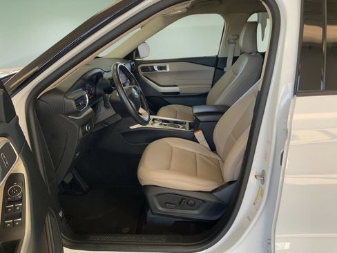 Used 2023 Ford Explorer XLT w/ Equipment Group 202A AWD/4WD image 17