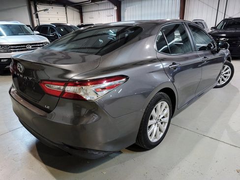 Used 2018 Toyota Camry LE image 7