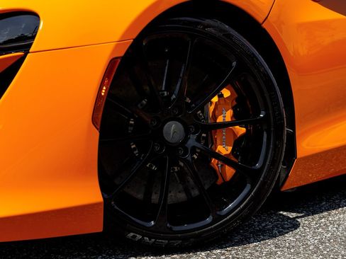 Used 2025 McLaren Artura Spider RWD image 29