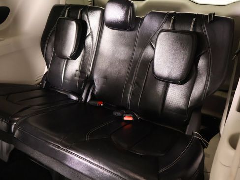 Used 2022 Chrysler Pacifica Touring-L FWD image 12
