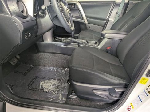 Used 2018 Toyota RAV4 LE w/ Carpet Mat Package image 10