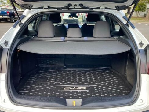 Used 2022 Toyota C-HR XLE image 12