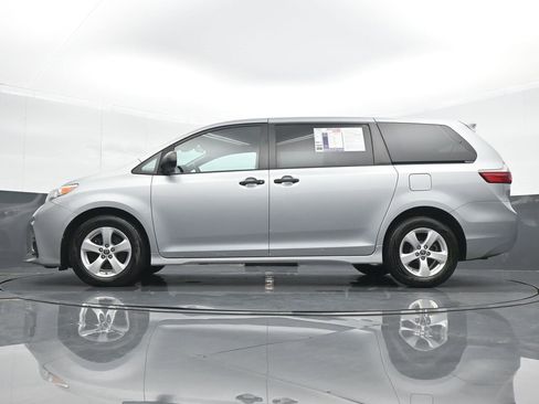 Used 2020 Toyota Sienna L image 18