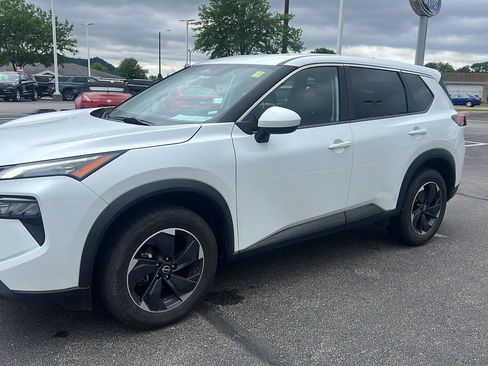Used 2024 Nissan Rogue SV AWD/4WD image 12