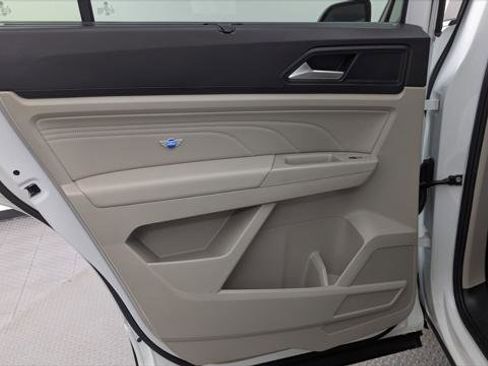 Used 2023 Volkswagen Atlas SE w/ Panoramic Sunroof Package FWD image 18