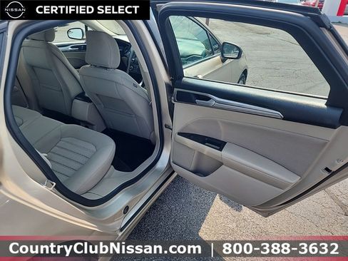 Used 2018 Ford Fusion SE FWD image 28
