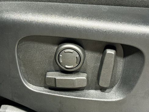 Used 2025 Land Rover Range Rover Evoque Dynamic SE image 25