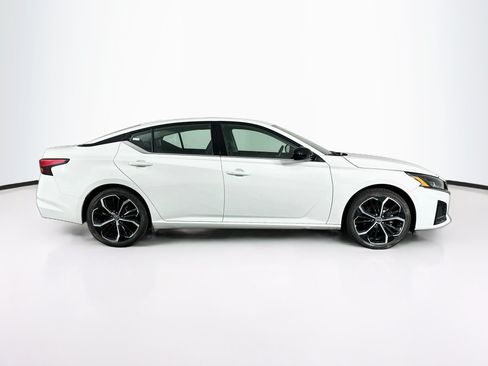 Used 2025 Nissan Altima 2.5 SR FWD image 10