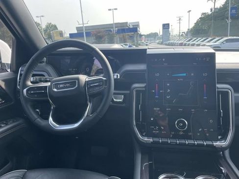 Used 2025 GMC Yukon Elevation AWD/4WD image 15