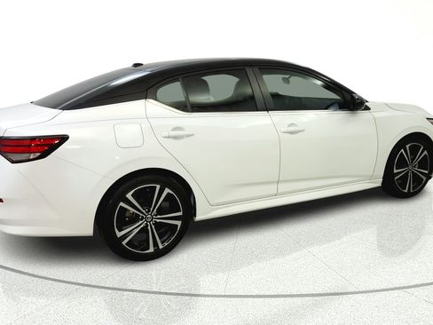 Used 2023 Nissan Sentra SR FWD image 7