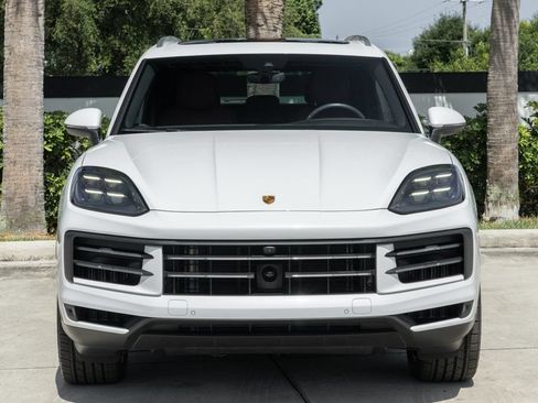 Used 2024 Porsche Cayenne AWD/4WD image 12